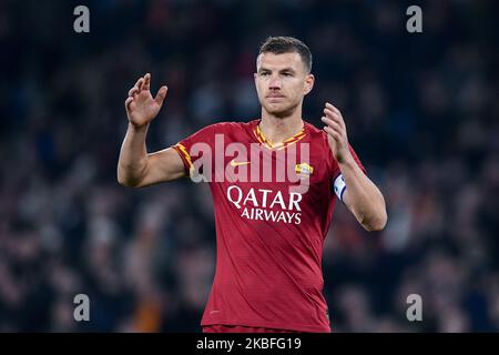 Edin Dzeko d'AS Roma réagit pendant la série Un match entre Roma et Latium au Stadio Olimpico, Rome, Italie, le 26 janvier 2020. (Photo de Giuseppe Maffia/NurPhoto) Banque D'Images