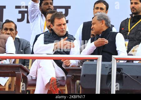 Jaipur : Rahul Gandhi, ancien président de l'UPA et chef du Congrès, et Ashok Ghelot, ministre en chef du Rajasthan, lors du « Yuva Akrosh Rally » à Jaipur, Rajasthan, Inde, janvier 28,2020. (Photo de Vishal Bhatnagar/NurPhoto) Banque D'Images