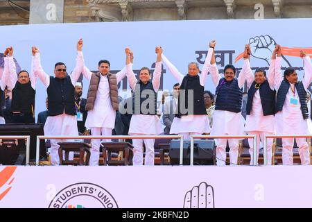 Jaipur: L'ancien Président de l'UPA et chef du Congrès Rahul Gandhi , le Ministre en chef du Rajasthan Ashok Ghelot , le Ministre en chef adjoint Sachin Pilot avec d'autres dirigeants pendant le 'Yuva Akrosh Rally' à Jaipur, Rajasthan, Inde, janvier 28,2020. (Photo de Vishal Bhatnagar/NurPhoto) Banque D'Images