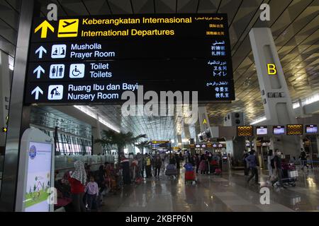 Activités pour les passagers à l'aéroport international Soekarno-Hatta, dans la ville de Tangerang, province de Banten, mercredi, à 29 janvier 2020. L'Indonésie a officiellement émis un avertissement à l'attention des voyageurs en Chine, en particulier Wuhan, Hubei, alors que le nombre de décès dus au virus Corona augmente. (Photo par Aditya Irawan/NurPhoto) Banque D'Images