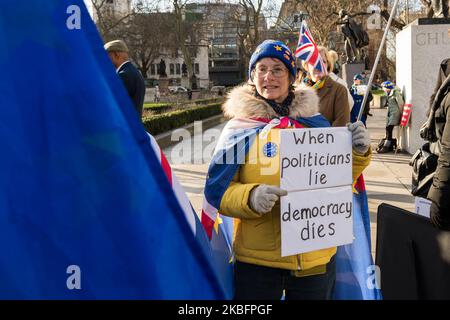 Les partisans du Brexit protestent devant les chambres du Parlement le 29 janvier 2020 à Londres, en Angleterre. La Grande-Bretagne devrait quitter officiellement l'Union européenne le 31 janvier 2020 et entamer une période de transition qui durera jusqu'à la fin de l'année. (Photo de Wiktor Szymanowicz/NurPhoto) Banque D'Images