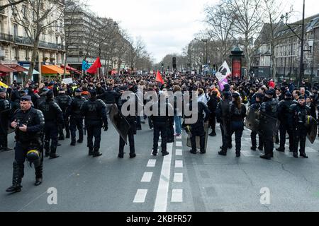 Des milliers de manifestants ont manifesté à Paris, en France, le 29 janvier 2020 pour la manifestation de 8th organisée par presque tous les syndicats (CGT, Sud, UNL, UNEF, FO, CFE-CGC, etc.) (Photo de Jerome Gilles/NurPhoto) Banque D'Images