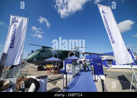 L'Embraer KC-390 de l'armée de l'air brésilienne rebaptisé après Boeing et Embraer Deal en tant que C-390 Millennium, l'avion de transport de taille moyenne fabriqué au Brésil tel qu'il a été vu au salon de l'aviation de Paris le Bourget en France sur 21 juin 2019 en 53rd. Il est fabriqué par Embraer Defense and Security, un fabricant brésilien d'aérospatial, avec son premier vol sur 3 février 2019. L'avion militaire polyvalent pour le fret, l'aéroravitaillement et les troupes peut transporter 26 tonnes dans son fuselage et les 2x moteurs IAE V2500. L'immatriculation de l'avion est PT-ZNX et appartient à la flotte de Força Aérea Brasileira. Brésil et l'Armée de l'air portugaise du Portugal Banque D'Images