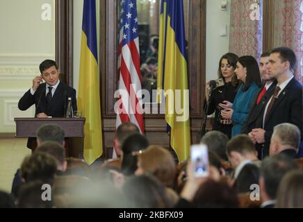 Le président Volodymyr Zelensky fait une déclaration aux médias après sa rencontre avec Mike Pompeo à Kiev, en Ukraine, au 31 janvier 2020. Le secrétaire d’État américain Mike Pompeo a rencontré le président Volodymyr Zelensky à Kiev, au cours du procès de destitution du président Trump suite à une campagne de pression contre l’Ukraine. (Photo par Sergii Kharchenko/NurPhoto) Banque D'Images