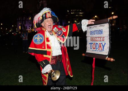 Tony Appleton, critique municipal « non officiel », rejoint des milliers de partisans pro-Brexit qui participent à un rassemblement célébrant le départ de la Grande-Bretagne de l'UE sur la place du Parlement le 31 janvier 2020 à Londres, en Angleterre. Aujourd’hui, la Grande-Bretagne quittera officiellement l’Union européenne à 11 heures après 47 ans d’adhésion, et entrera dans une période de transition de 11 mois au cours de laquelle le futur accord commercial sera négocié. (Photo de Wiktor Szymanowicz/NurPhoto) Banque D'Images