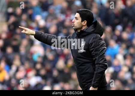 Mikel Arteta, le gérant de l'arsenal, fait des gestes à ses joueurs lors du match de la Premier League entre Burnley et Arsenal à Turf Moor, Burnley, le dimanche 2nd février 2020. (Photo de Tim Markland/MI News/NurPhoto) Banque D'Images