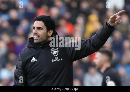 Mikel Arteta, le gérant de l'arsenal, fait des gestes à ses joueurs lors du match de la Premier League entre Burnley et Arsenal à Turf Moor, Burnley, le dimanche 2nd février 2020. (Photo de Tim Markland/MI News/NurPhoto) Banque D'Images