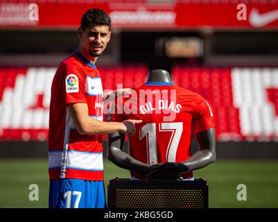 Gil Dias, joueur portugais de milieu de terrain de Grenade CF, pose lors de sa présentation officielle au stade Nuevo Los Carmenes à 3 février 2020, à Grenade, en Espagne. (Photo de Fermin Rodriguez/NurPhoto) Banque D'Images