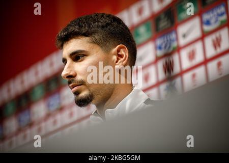 Gil Dias, joueur portugais de milieu de terrain à Grenade, donne une conférence de presse lors de sa présentation officielle au stade Nuevo Los Carmenes, salle de presse sur 3 février 2020, à Grenade, en Espagne. (Photo de Fermin Rodriguez/NurPhoto) Banque D'Images