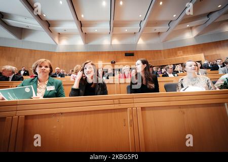 La ministre de la Justice, Anna-Maja Henriksson, la ministre de l'éducation, Li Andersson, la première ministre, Sanna Marin, et la ministre des Finances, Katri Kulmuni, lors d'une réunion conjointe sur le climat des partis gouvernementaux à Helsinki, en Finlande, sur le 3 février 2020. (Photo par Antti Yrjonen/NurPhoto) Banque D'Images