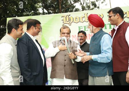 M. Narindar Batra, Président de la Fédération internationale de hockey (FIH) visite la ville de Kolkata et se joint à M. Batra, membre de l'Association de hockey du Bengale, et présente les Olympiens Vettran Gurbax Singh, Président de la BHA, Swapna Banerjee (Broyger de l'Etat cm Mamata Banerjee) sur 05 février 2020 à Kolkata, Inde. (Photo de Debajyoti Chakraborty/NurPhoto) Banque D'Images