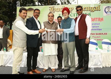 M. Narindar Batra, Président de la Fédération internationale de hockey (FIH) visite la ville de Kolkata et se joint à M. Batra, membre de l'Association de hockey du Bengale, et présente les Olympiens Vettran Gurbax Singh, Président de la BHA, Swapna Banerjee (Broyger de l'Etat cm Mamata Banerjee) sur 05 février 2020 à Kolkata, Inde. (Photo de Debajyoti Chakraborty/NurPhoto) Banque D'Images