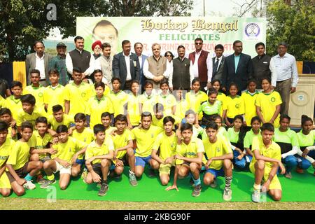 M. Narindar Batra, Président de la Fédération internationale de hockey (FIH) visite la ville de Kolkata et se joint à M. Batra, membre de l'Association de hockey du Bengale, et présente les Olympiens Vettran Gurbax Singh, Président de la BHA, Swapna Banerjee (Broyger de l'Etat cm Mamata Banerjee) sur 05 février 2020 à Kolkata, Inde. (Photo de Debajyoti Chakraborty/NurPhoto) Banque D'Images