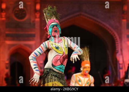 Un artiste se produit lors d'une cérémonie de remise du certificat du patrimoine de l'UNESCO à la ville de Jaipur, à Albert Hall à Jaipur, Rajasthan, Inde, le mercredi 5 février 2020. (Photo de Vishal Bhatnagar/NurPhoto) Banque D'Images