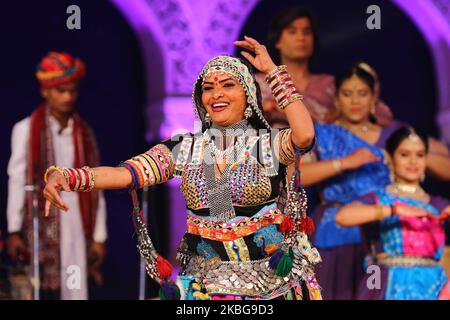 Un artiste se produit lors d'une cérémonie de remise du certificat du patrimoine de l'UNESCO à la ville de Jaipur, à Albert Hall à Jaipur, Rajasthan, Inde, le mercredi 5 février 2020. (Photo de Vishal Bhatnagar/NurPhoto) Banque D'Images