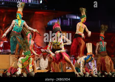 Un artiste se produit lors d'une cérémonie de remise du certificat du patrimoine de l'UNESCO à la ville de Jaipur, à Albert Hall à Jaipur, Rajasthan, Inde, le mercredi 5 février 2020. (Photo de Vishal Bhatnagar/NurPhoto) Banque D'Images