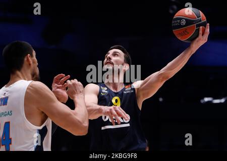 Leo Westermann (C) de Fenerbahce Beko Istanbul en action pendant le match de basketball de l'Euroligue entre Zenit St Petersbourg et Fenerbahce Beko Istanbul sur 5 février 2020 au Palais des sports de Yubileyny à Saint-Pétersbourg, Russie. (Photo de Mike Kireev/NurPhoto) Banque D'Images