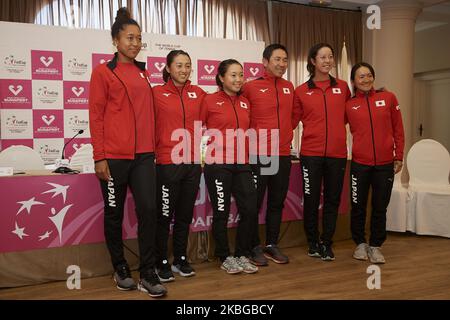 (G-D) Naomi Osaka, Misaki Doi, Kurumi Nara, Toshihisa Tsuchihashi, Ena Shibahara, Shuko Aoyama pose avant le qualificateur de la Fed Cup 2020 entre l'Espagne et le Japon au Centro de Tenis la Manga Club sur 06 février 2020 à Cartagena, Espagne. (Photo de Jose Breton/Pics action/NurPhoto) Banque D'Images