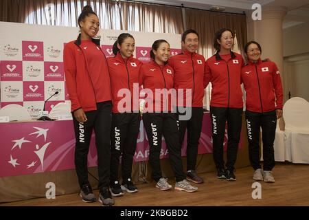 (G-D) Naomi Osaka, Misaki Doi, Kurumi Nara, Toshihisa Tsuchihashi, Ena Shibahara, Shuko Aoyama pose avant le qualificateur de la Fed Cup 2020 entre l'Espagne et le Japon au Centro de Tenis la Manga Club sur 06 février 2020 à Cartagena, Espagne. (Photo de Jose Breton/Pics action/NurPhoto) Banque D'Images