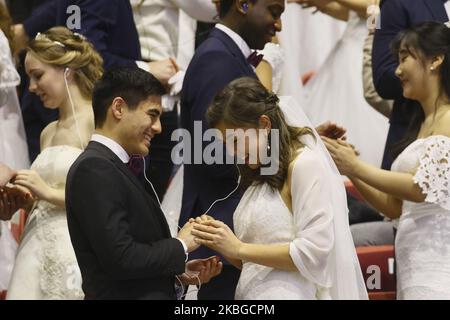 Des milliers de couples participent à un mariage de masse de la Fédération familiale pour la paix et l'unification mondiales, communément connue sous le nom d'Eglise de l'unification, au Centre mondial de la paix de Cheongshim à Gapyeong-Gun, en Corée du Sud, le 7 février 2020. (Photo de Seung-il Ryu/NurPhoto) Banque D'Images