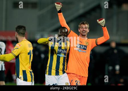 Ivan Provedel, gardien de but de Juve Stabia, célèbre après avoir marquant un but lors du match de la série italienne B 2019/2020 entre Ascoli Calcio 1898 FC et S.S. Juve Stabia au Stadio Cino e Lillo Del Duca sur 7 février 2020 à Ascoli Piceno, Italie. (Photo de Danilo Di Giovanni/NurPhoto) Banque D'Images