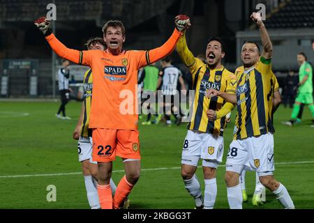 Ivan Provedel, gardien de but de Juve Stabia, célèbre après avoir marquant un but lors du match de la série italienne B 2019/2020 entre Ascoli Calcio 1898 FC et S.S. Juve Stabia au Stadio Cino e Lillo Del Duca sur 7 février 2020 à Ascoli Piceno, Italie. (Photo de Danilo Di Giovanni/NurPhoto) Banque D'Images