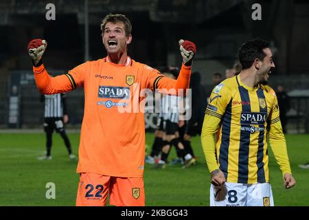 Ivan Provedel, gardien de but de Juve Stabia, célèbre après avoir marquant un but lors du match de la série italienne B 2019/2020 entre Ascoli Calcio 1898 FC et S.S. Juve Stabia au Stadio Cino e Lillo Del Duca sur 7 février 2020 à Ascoli Piceno, Italie. (Photo de Danilo Di Giovanni/NurPhoto) Banque D'Images