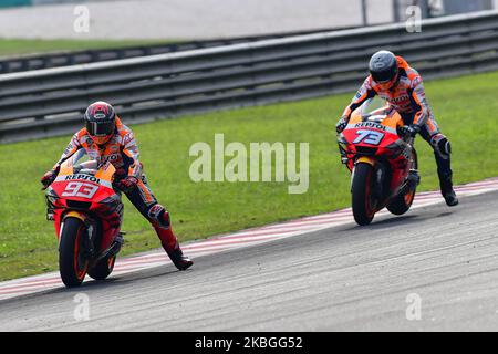 Marc Marquez (93) et Alex Marquez (73) d'Espagne et Repsol Honda Team pendant la deuxième journée MotoGP Official Test Sepang 2020 au circuit international de Sepang sur 7 février , 2020 à Sepang, Selangor, Malaisie. (Photo par Muhammad Amir Abidin/NurPhoto) Banque D'Images