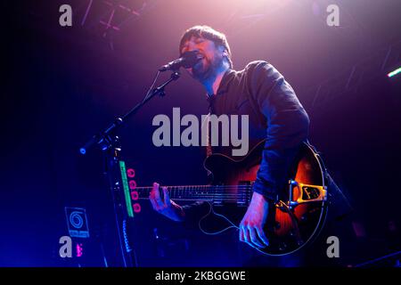 Andrew White de Kaiser Chiefs joue en direct à Magazzini Generali à Milan, en Italie, sur 08 février 2020. (Photo par Mairo Cinquetti/NurPhoto) Banque D'Images