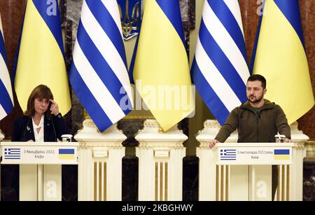 Non exclusif : KIEV, UKRAINE - 03 NOVEMBRE 2022 - Volodymyr Zelenskyy, président de l'Ukraine, et Katerina Sakellaropoulou, présidente de la Grèce, sont pictu Banque D'Images