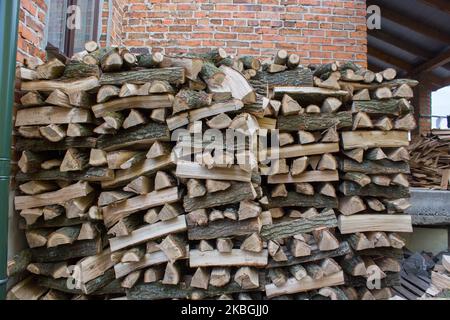 près du mur du bois de construction pour la cheminée sur le pliage Banque D'Images