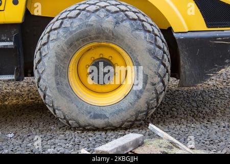 gros objet de gros châssis de roue de camion à gravats Banque D'Images