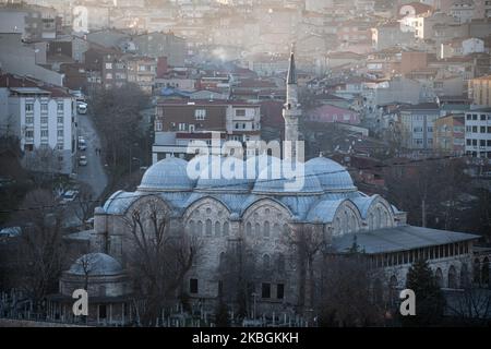 La mosquée historique Piyale Pasha, ou Piyale Pasa Camii, s'élève au-dessus du quartier résidentiel de Kasipasa, où le président turc Recep Tayyip Erdogan a grandi dans le quartier de Beyoglu, le 2020 février à Istanbul, en Turquie. (Photo de Diego Cupolo/NurPhoto) Banque D'Images