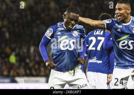 Majeed Waris et Djiku Alexander, lors du match de football français L1 entre Strasbourg (RCSA) et Reims (SR), sur 9 février , 2020 au stade Meinau (photo d'Elyxandro Cegarra/NurPhoto) Banque D'Images