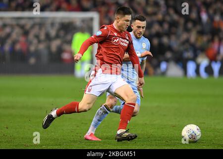 Joe Lolley (23) de la forêt de Nottingham combat avec Jack Harrison (22) de Leeds United lors du match de championnat Sky Bet entre Nottingham Forest et Leeds United au City Ground, Nottingham, le samedi 8th février 2020. (Photo de Jon Hobley/MI News/NuPhoto) Banque D'Images