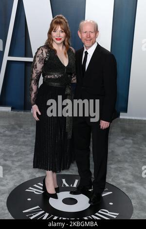 BEVERLY HILLS, LOS ANGELES, CALIFORNIE, États-Unis - FÉVRIER 09 : Bryce Dallas Howard et Ron Howard arrivent à la Vanity Fair Oscar Party 2020 qui s'est tenue au Wallis Annenberg Center for the Performing Arts on 9 février 2020 à Beverly Hills, Los Angeles, Californie, États-Unis. (Photo par Xavier Collin/image Press Agency/NurPhoto) Banque D'Images