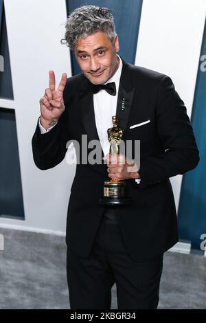 BEVERLY HILLS, LOS ANGELES, CALIFORNIE, États-Unis - FÉVRIER 09 : Taika Waititi arrive à la Vanity Fair Oscar Party 2020 qui s'est tenue au Wallis Annenberg Center for the Performing Arts on 9 février 2020 à Beverly Hills, Los Angeles, Californie, États-Unis. (Photo par Xavier Collin/image Press Agency/NurPhoto) Banque D'Images