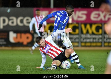 Archie Collins et Christopher Missilou d'Oldham Athletic lors du match Sky Bet League 2 entre Exeter City et Oldham Athletic à St James' Park, Exeter, le mardi 11th février 2020. (Photo d'Eddie Garvey/MI News/NurPhoto) Banque D'Images