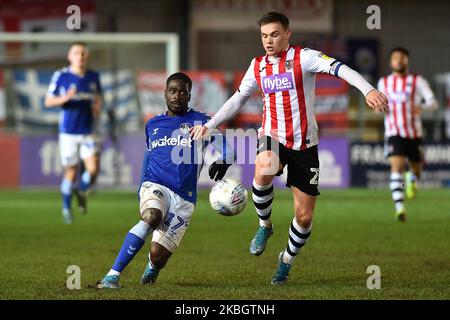 Archie Collins et Christopher Missilou d'Oldham Athletic lors du match Sky Bet League 2 entre Exeter City et Oldham Athletic à St James' Park, Exeter, le mardi 11th février 2020. (Photo d'Eddie Garvey/MI News/NurPhoto) Banque D'Images