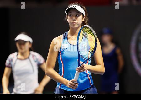 Le Japon couple Shuko Ayoama et Ena Shibahara (C) en action contre Anastasia Potapova de Russie et Yulia Putintseva du Kazakhstan lors de leur WTA Saint-Pétersbourg Trophée des dames 2020 tournoi de tennis femmes double quart de finale match sur 13 février 2020 à Saint-Pétersbourg, Russie. (Photo de Mike Kireev/NurPhoto) Banque D'Images