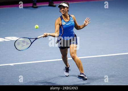 ENA Shibahara du Japon retourne le ballon lors de son double quart de finale de match avec la partenaire Shuko Ayoama (non vu) contre Anastasia Potapova de Russie et Yulia Putintseva du Kazakhstan à 2020 WTA St Petersburg Ladies Trophy Tournoi de tennis sur 13 février 2020 à Saint Petersbourg, Russie. (Photo de Mike Kireev/NurPhoto) Banque D'Images