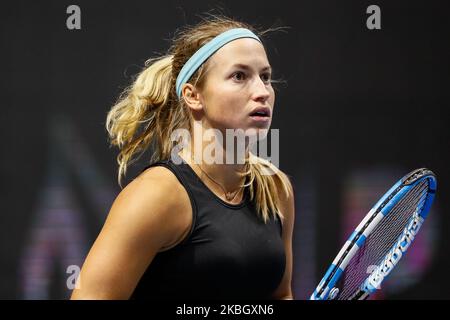 Yulia Putintseva, du Kazakhstan, en action lors de son match de quart de finale des doubles avec sa partenaire Anastasia Potapova (non vu) de la Russie contre le Japon couple Shuko Ayoama et Ena Shibahara à 2020 WTA St Petersbourg Ladies Trophée Tournoi de tennis sur 13 février 2020 à Saint Petersbourg, Russie. (Photo de Mike Kireev/NurPhoto) Banque D'Images