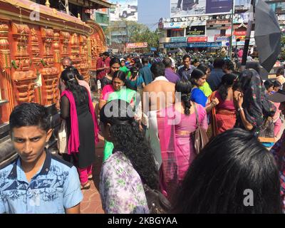 Foules de fidèles à l'extérieur du temple Pazhavangadi Ganapathy à Thiruvananthapuram (Trivandrum), Kerala, Inde. (Photo de Creative Touch Imaging Ltd./NurPhoto) Banque D'Images