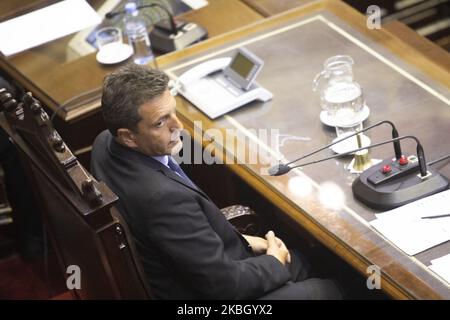 Sergio Massa regarde le ministre argentin de l'économie, Martin Guzman, s'exprime au Congrès sur la situation économique du pays et le plan d'endettement sur 12 février 2020 à Buenos Aires, en Argentine. (Photo de MatÃ­as Baglietto/NurPhoto) Banque D'Images