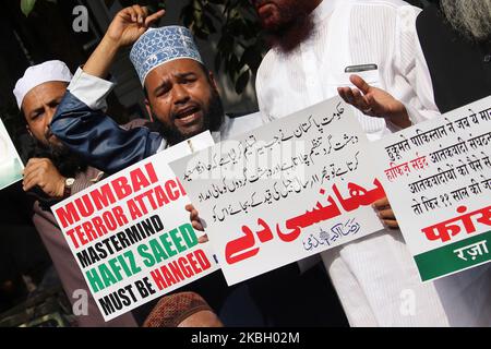 Un militant musulman crie des slogans lors d'une manifestation exigeant la peine de mort de 2008 attentats terroristes à Bombay, le chef d'œuvre Hafiz Saeed, à Mumbai, en Inde, le 14 février 2020. 166 personnes ont été tuées dans ces attaques. (Photo par Himanshu Bhatt/NurPhoto) Banque D'Images
