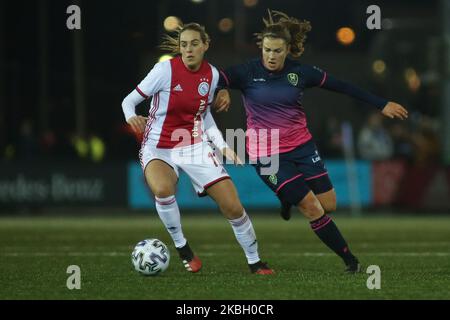 Marjolijn van den Bighelaar (AJAX) contrôle le ballon lors de la fixation féminine Eredivisie 2019/20 entre Ajax Amsterdam et l'ADO Den Haag au stade de Toekomst à Duivendrecht, pays-Bas, sur 14 février 2020. (Photo de Federico Guerra Moran/NurPhoto) Banque D'Images