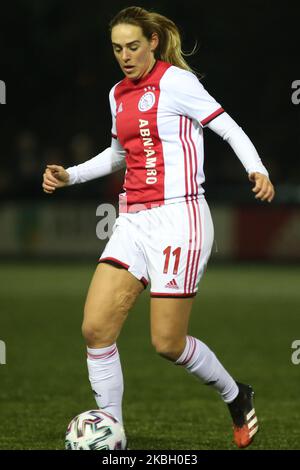 Marjolijn van den Bighelaar (AJAX) contrôle le ballon lors de la fixation féminine Eredivisie 2019/20 entre Ajax Amsterdam et l'ADO Den Haag au stade de Toekomst à Duivendrecht, pays-Bas, sur 14 février 2020. (Photo de Federico Guerra Moran/NurPhoto) Banque D'Images