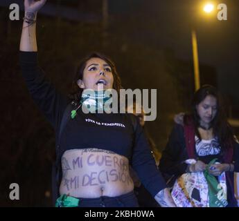 Une femme protestant contre les meurtres, les viols et les violations commis en Colombie sur 14 février 2020 à Bogota, Colomba. (Photo de Daniel Garzon Herazo/NurPhoto) Banque D'Images