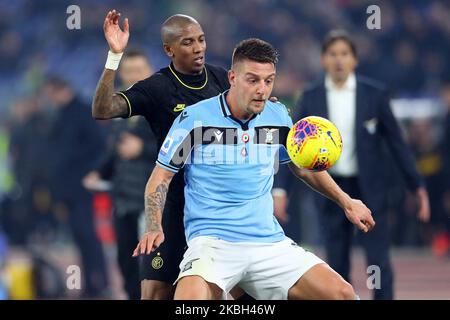 Ashley Youog FC Internazionale et Sergej Milinkovic-Savic du Latium pendant la série A match SS Lazio / FC Internazionale de Milan au stade Olimpico iRome, Italie sur 16 février 2020 (photo de Matteo Ciambelli / NurPhoto) Banque D'Images