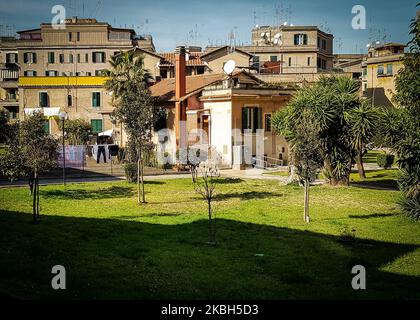 Une vue sur les lots de Garbatella le quartier de Garbatella se prépare à célébrer un siècle, tant de choses ont passé depuis 18 février 1920 quand le roi d'Italie de l'époque, Vittorio Emanuele II, a posé le premier de la Garbatella: Vingt-six hectares inspirés par le jardin anglais-ville. La structure a été définie par des architectes tels que Innocenzo Sabatini et Gustavo Giovannoni, inspiré par le 17th siècle avec un style appelé baroque romain. Sur 17 février 2020 à Rome, Italie. (Photo par Andrea Ronchini/NurPhoto) Banque D'Images